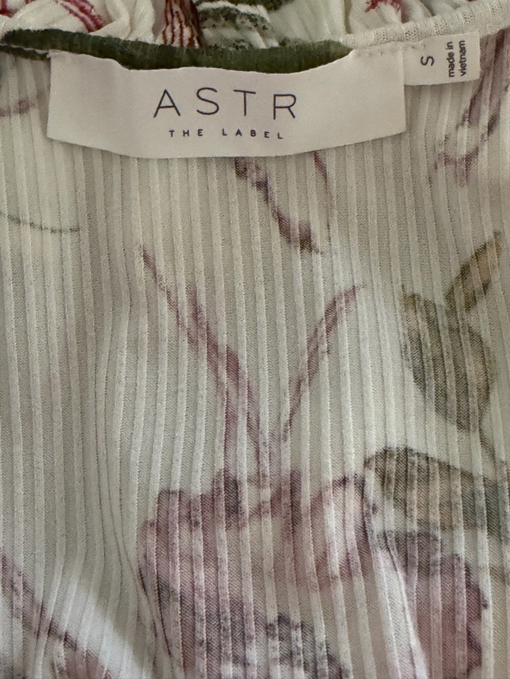 ASTR the Label Floral Ruffle Top Ribbed Stretch Romantic Boho Bodysuit Small - Picture 13 of 13